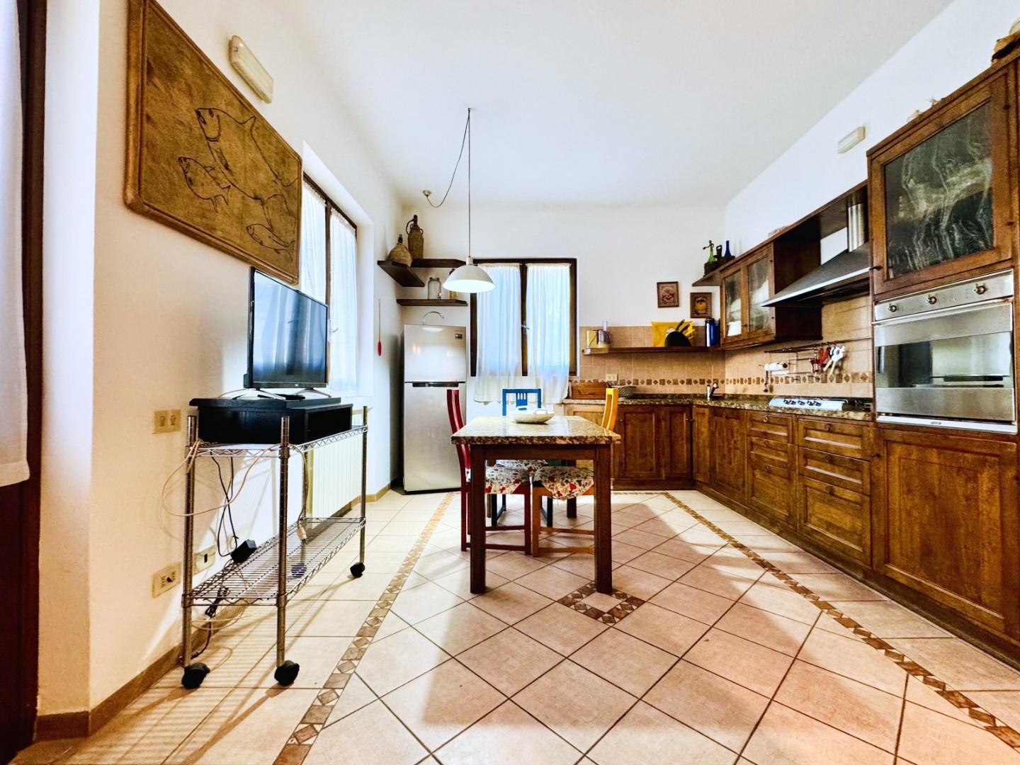 Quadrilocale arredato in affitto, Pietrasanta focette