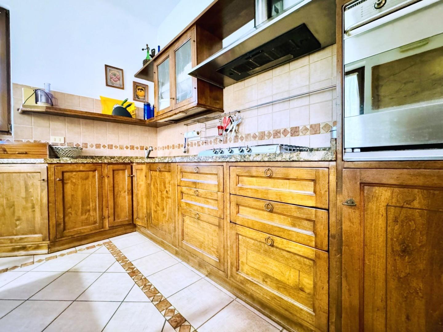 Quadrilocale arredato in affitto, Pietrasanta focette