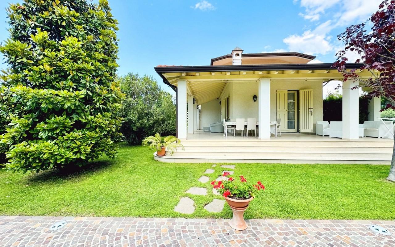 Villa Bifamiliare arredata in affitto, Forte dei Marmi centro