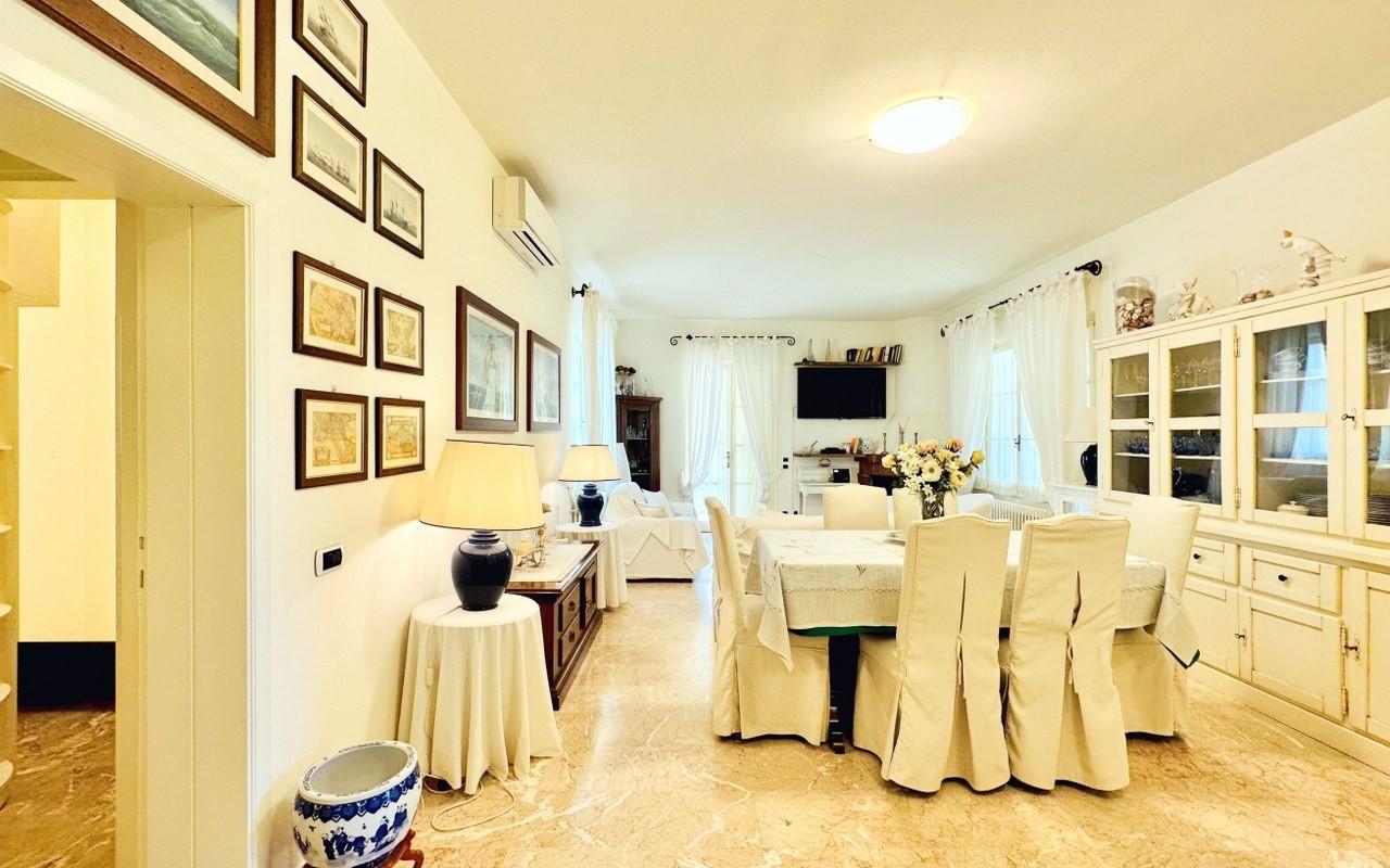Villa Bifamiliare arredata in affitto, Forte dei Marmi centro