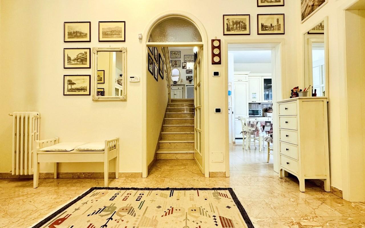 Villa Bifamiliare arredata in affitto, Forte dei Marmi centro