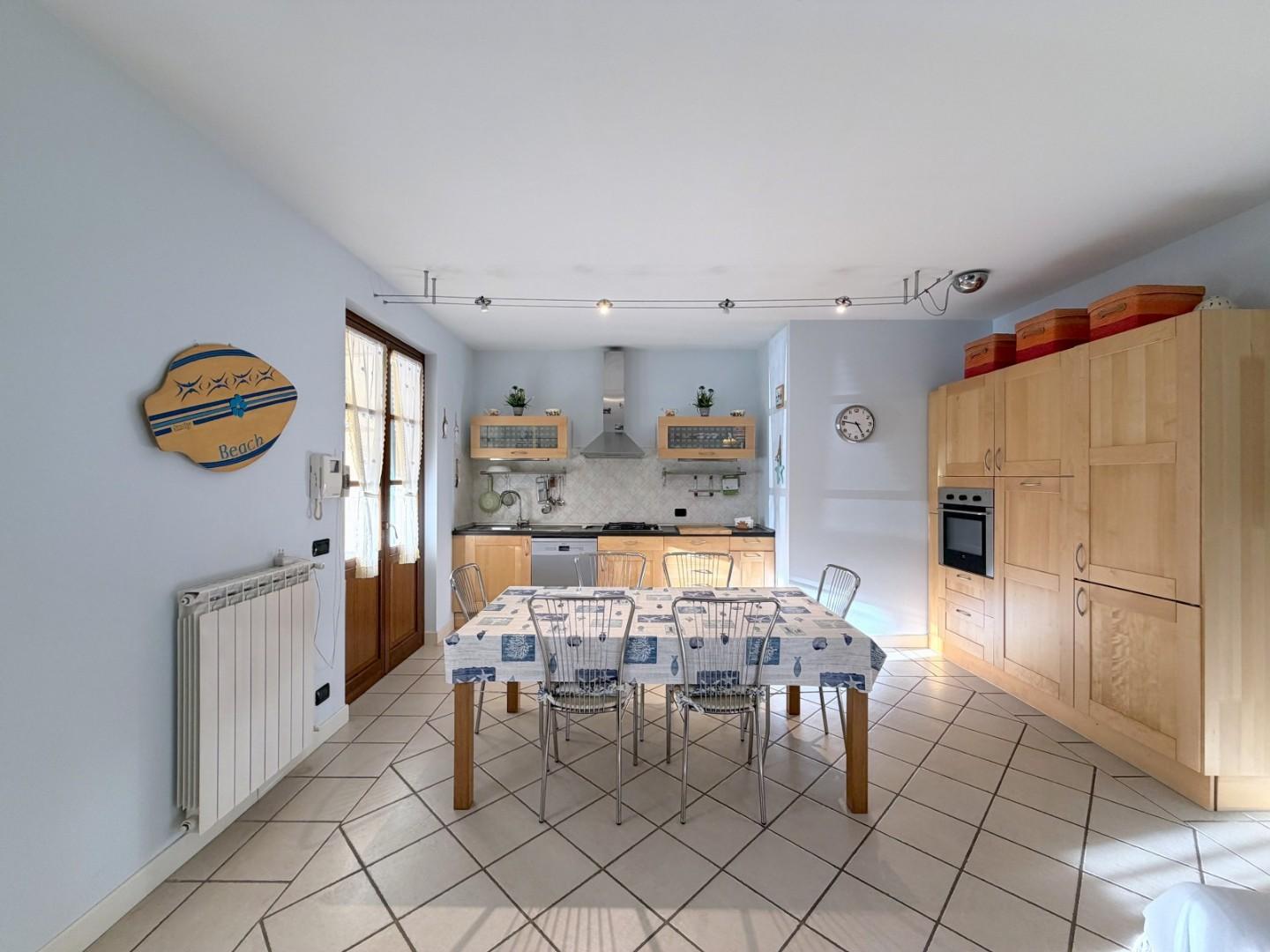 Trilocale arredato in affitto, Camaiore lido di