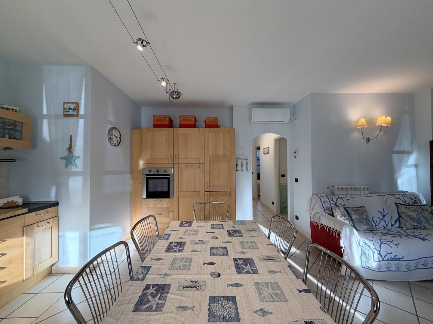 Trilocale arredato in affitto, Camaiore lido di