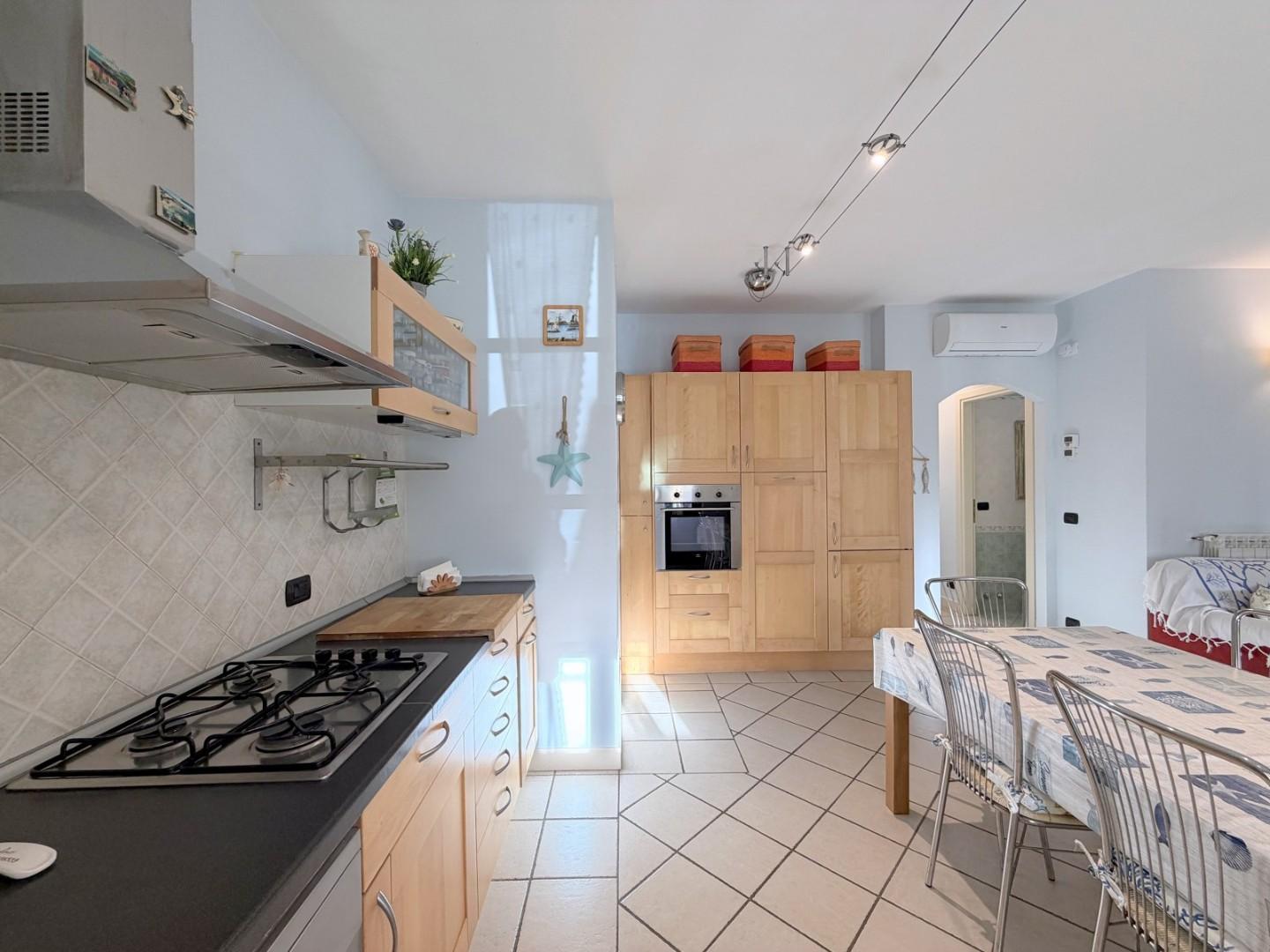 Trilocale arredato in affitto, Camaiore lido di