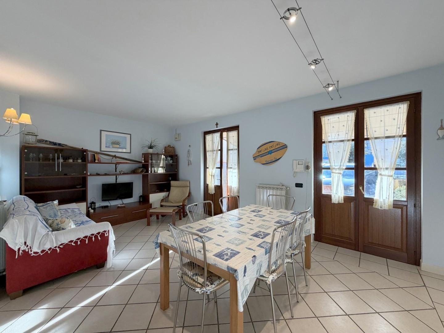 Trilocale arredato in affitto, Camaiore lido di