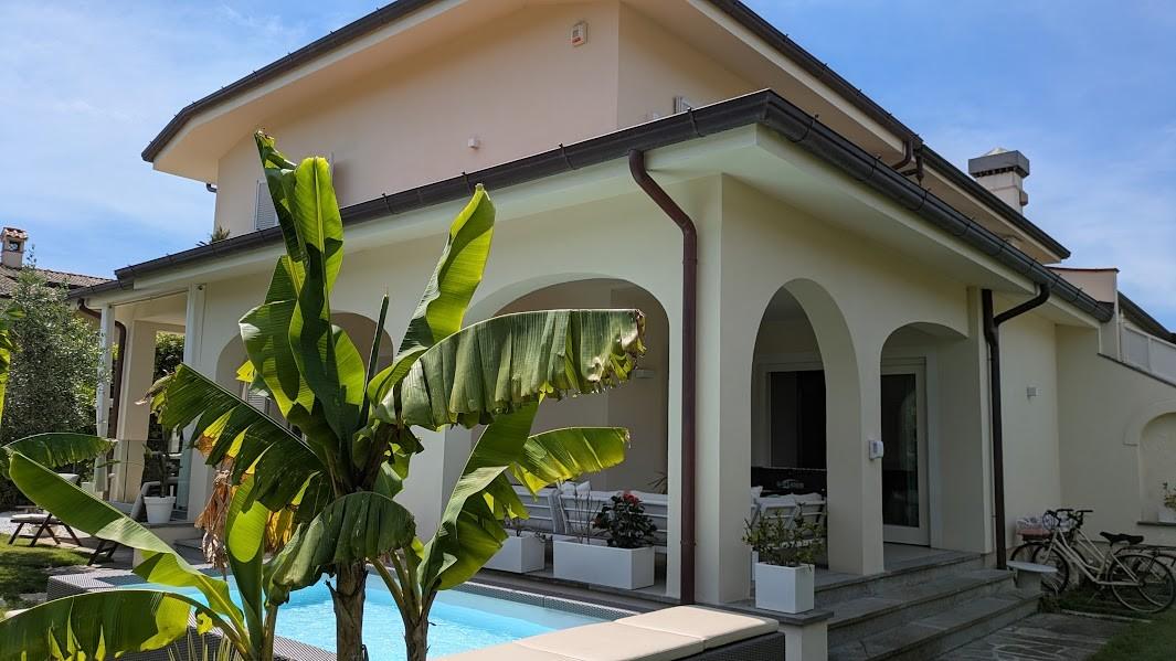 Casa indipendente arredata in affitto, Forte dei Marmi centrale