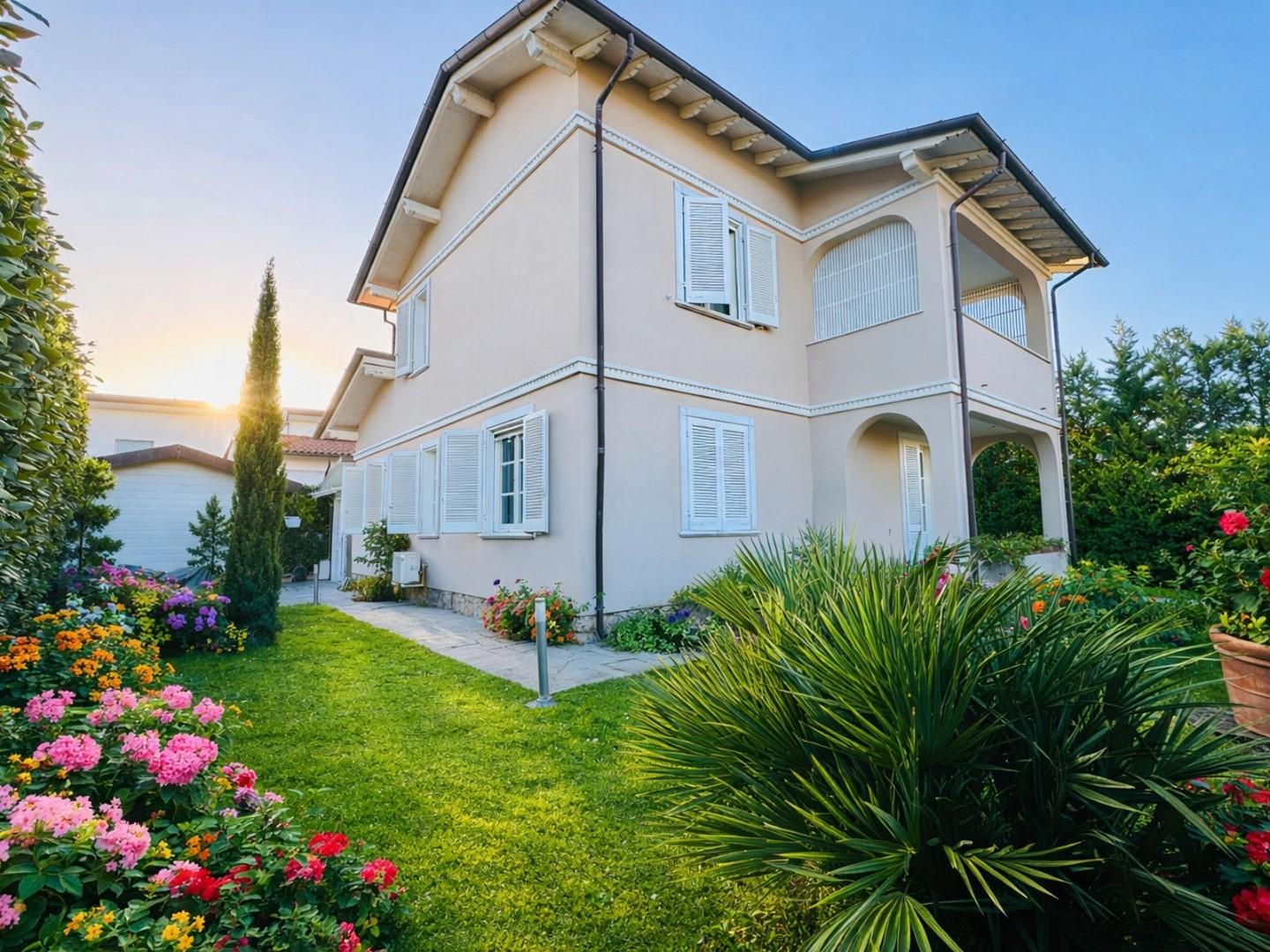 Casa indipendente arredata in affitto, Forte dei Marmi semicentro