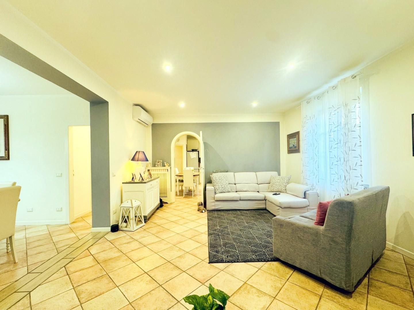 Casa indipendente arredata in affitto, Forte dei Marmi semicentro