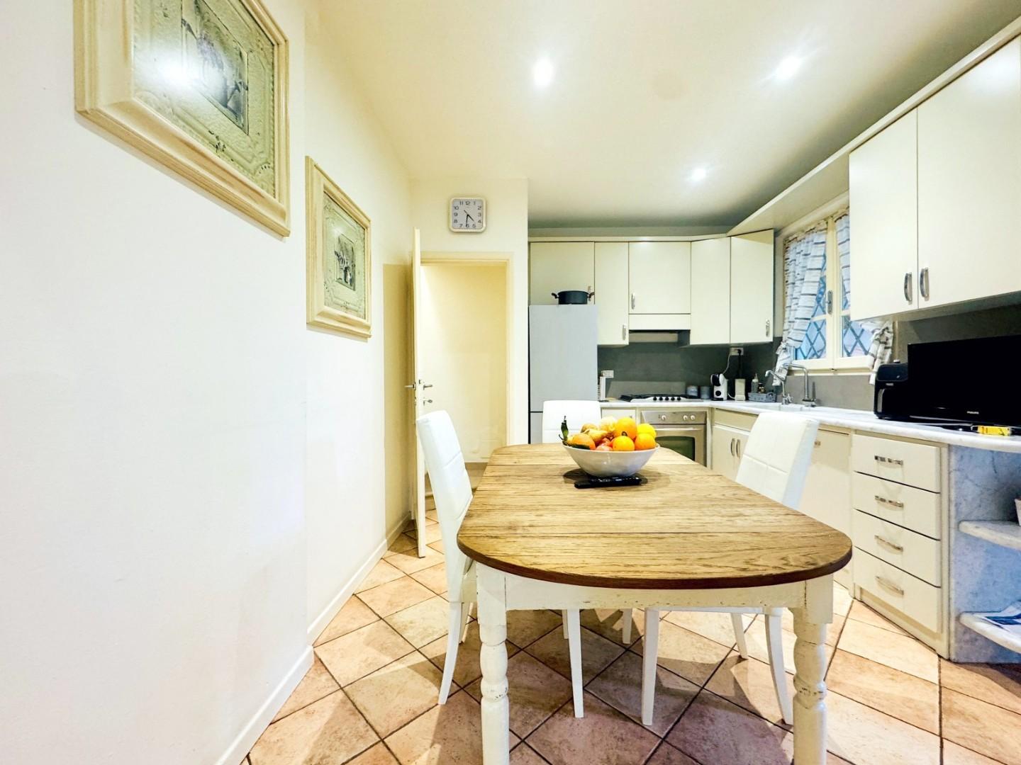 Casa indipendente arredata in affitto, Forte dei Marmi semicentro