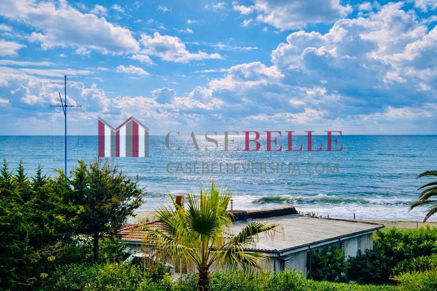 Appartamento con terrazzi, Pietrasanta focette