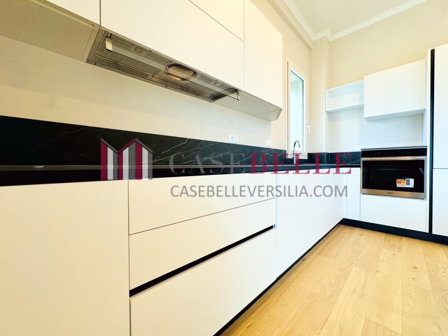 Appartamento con terrazzi, Pietrasanta focette