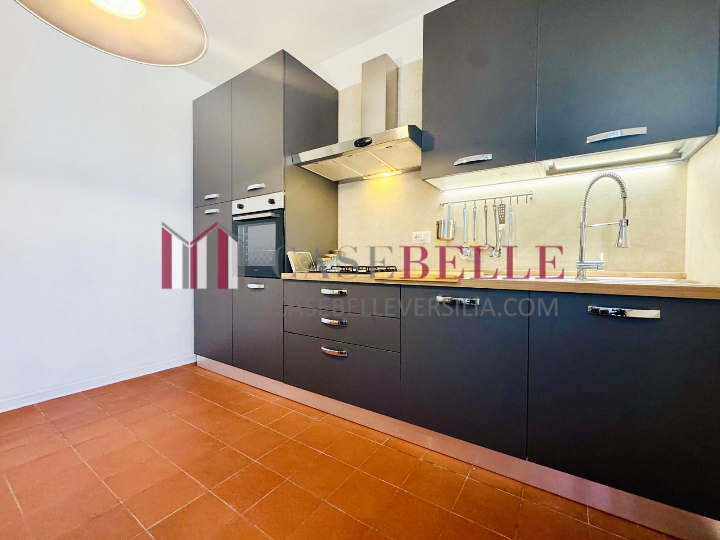 Villa con giardino, Pietrasanta tonfano