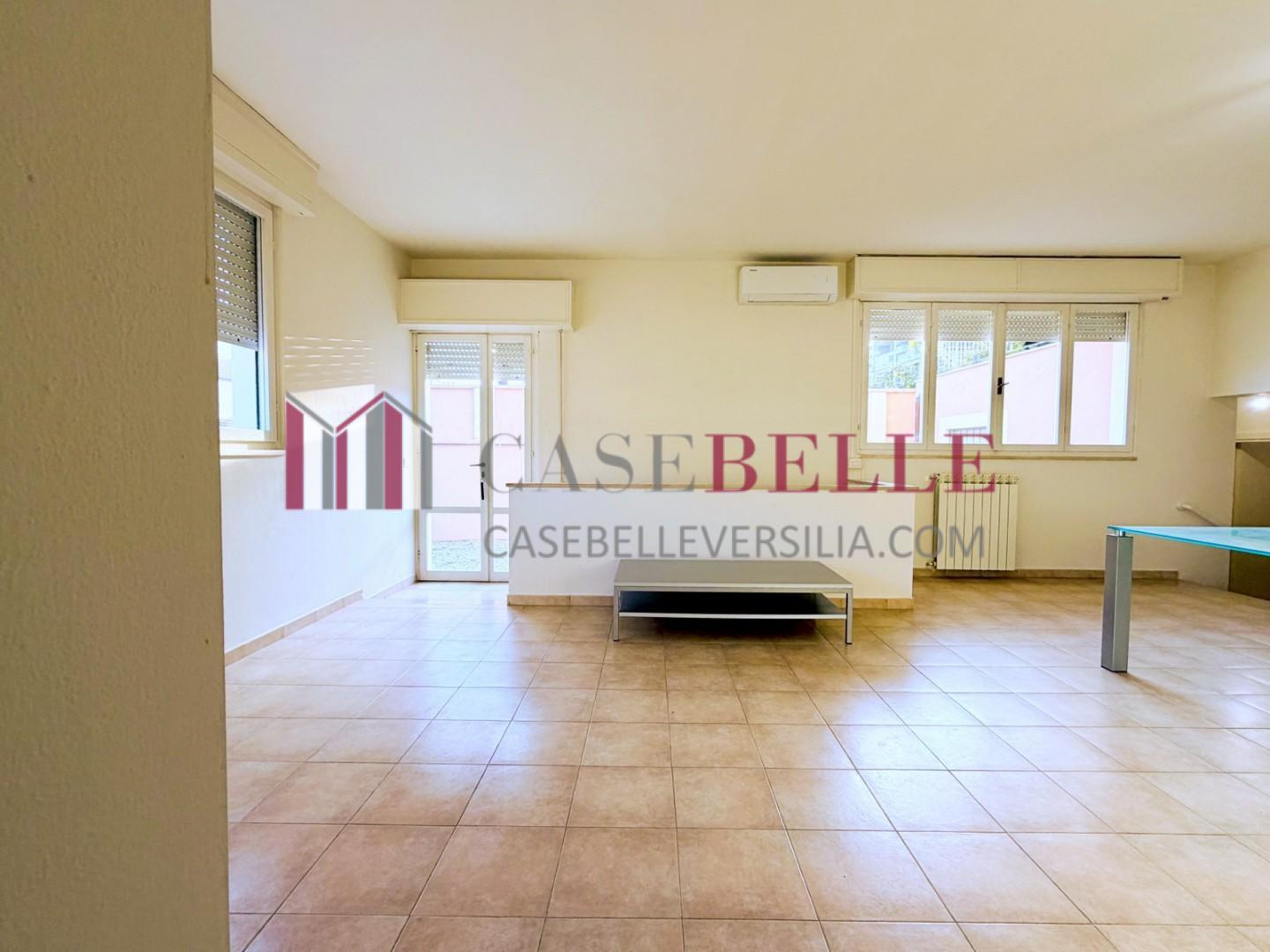 Appartamento con giardino, Camaiore lido di