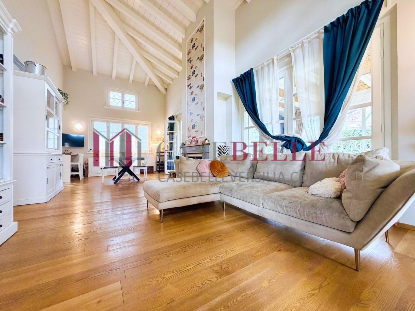 Villa arredata in affitto, Forte dei Marmi centrale