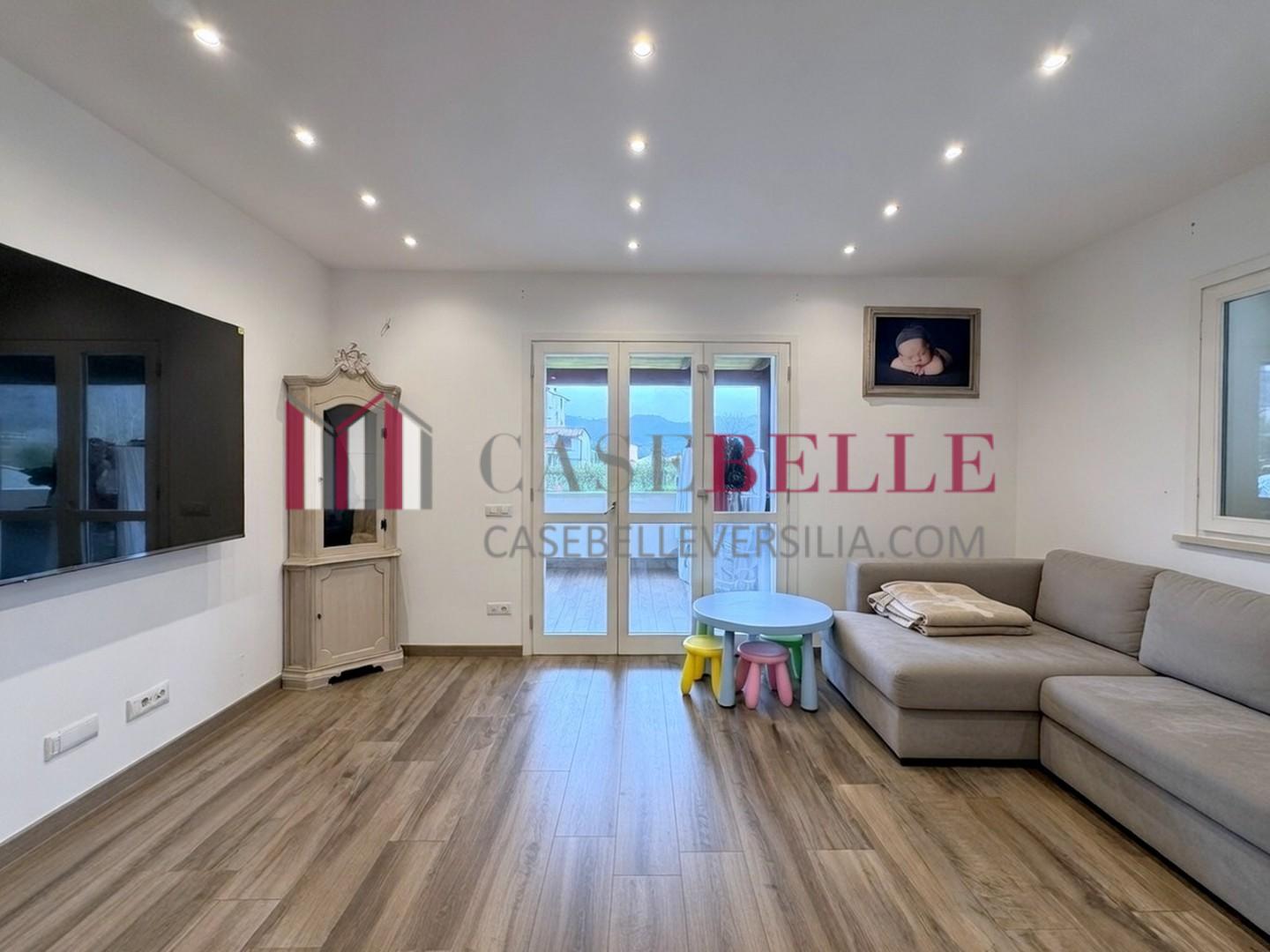 Villa Bifamiliare con giardino, Massarosa piano di mommio