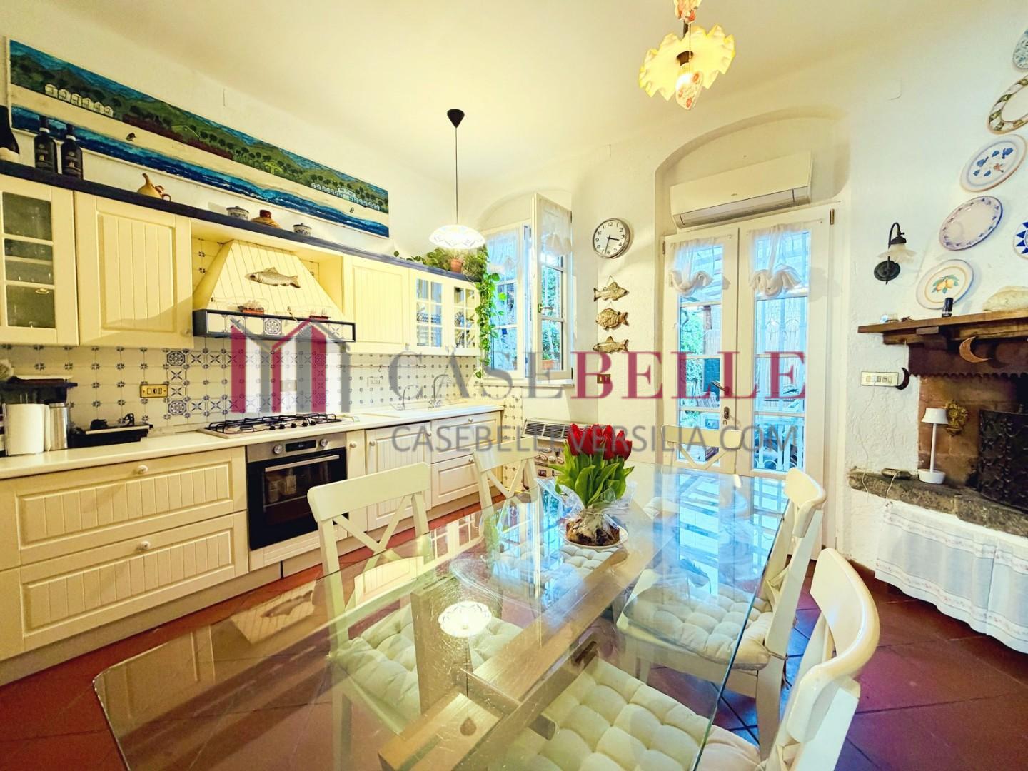 Casa indipendente arredata in affitto, Forte dei Marmi centrale