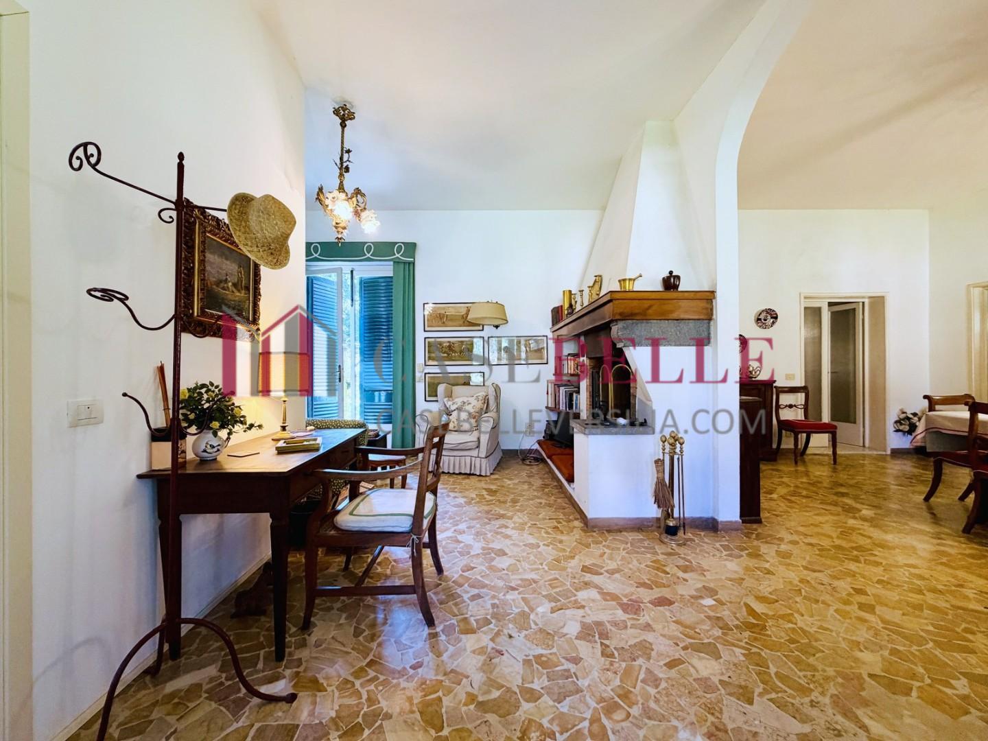 Casa indipendente arredata in affitto, Pietrasanta marina di