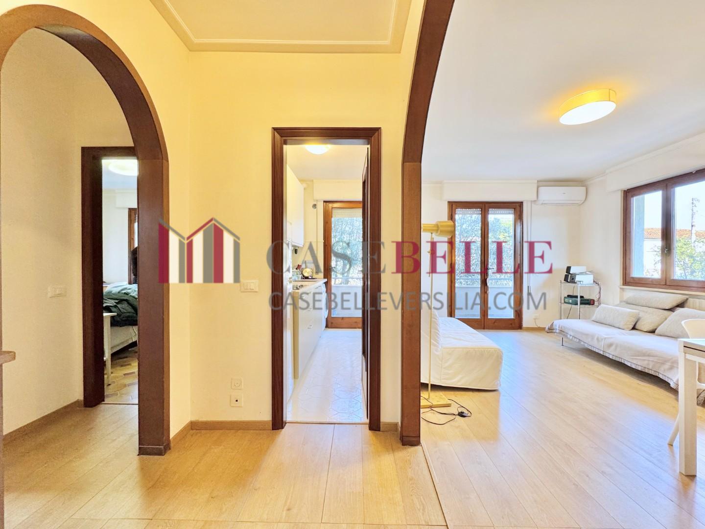 Trilocale arredato in affitto, Camaiore lido di