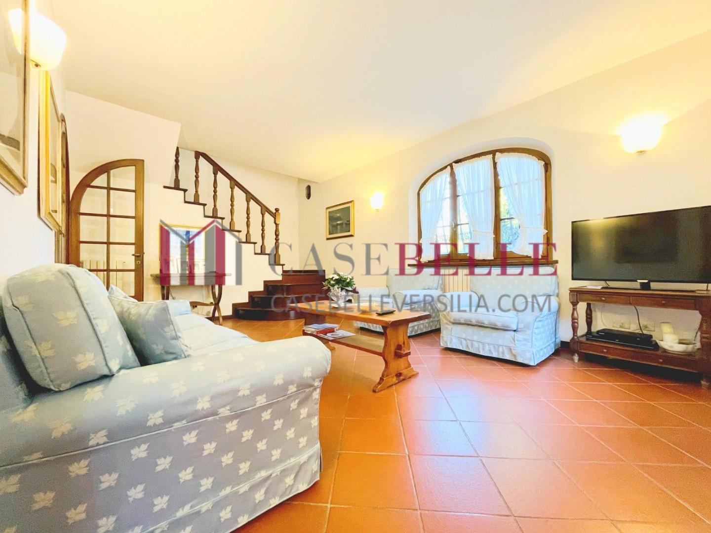 Villa Bifamiliare arredata in affitto a Forte dei Marmi