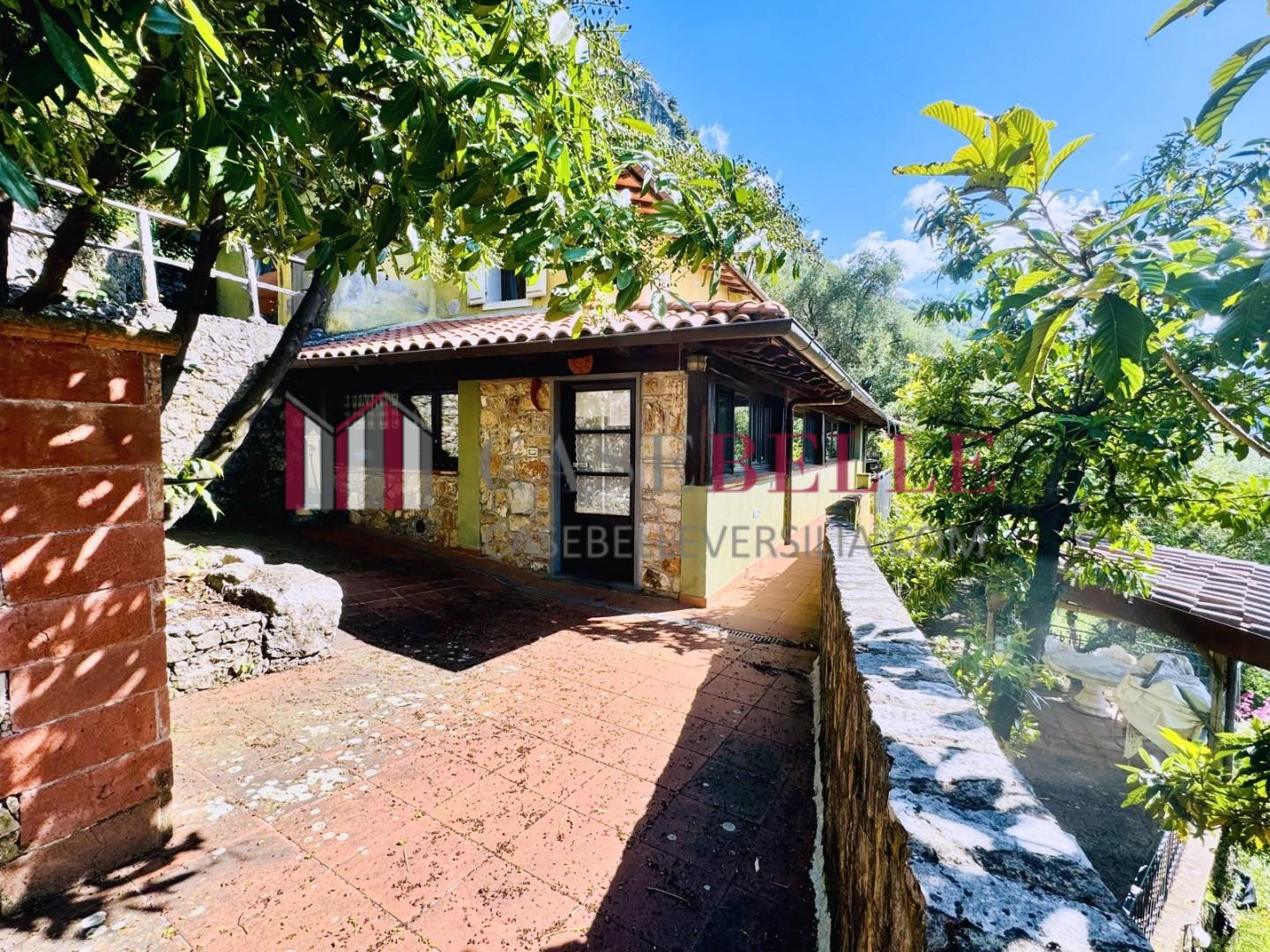 Rustico con giardino, Camaiore greppolungo