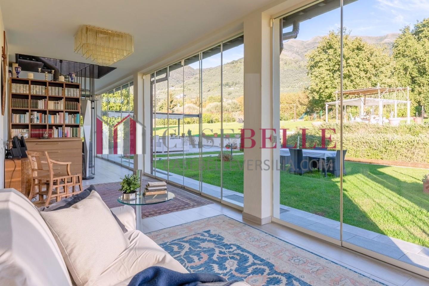 Villa con giardino, Camaiore pieve di