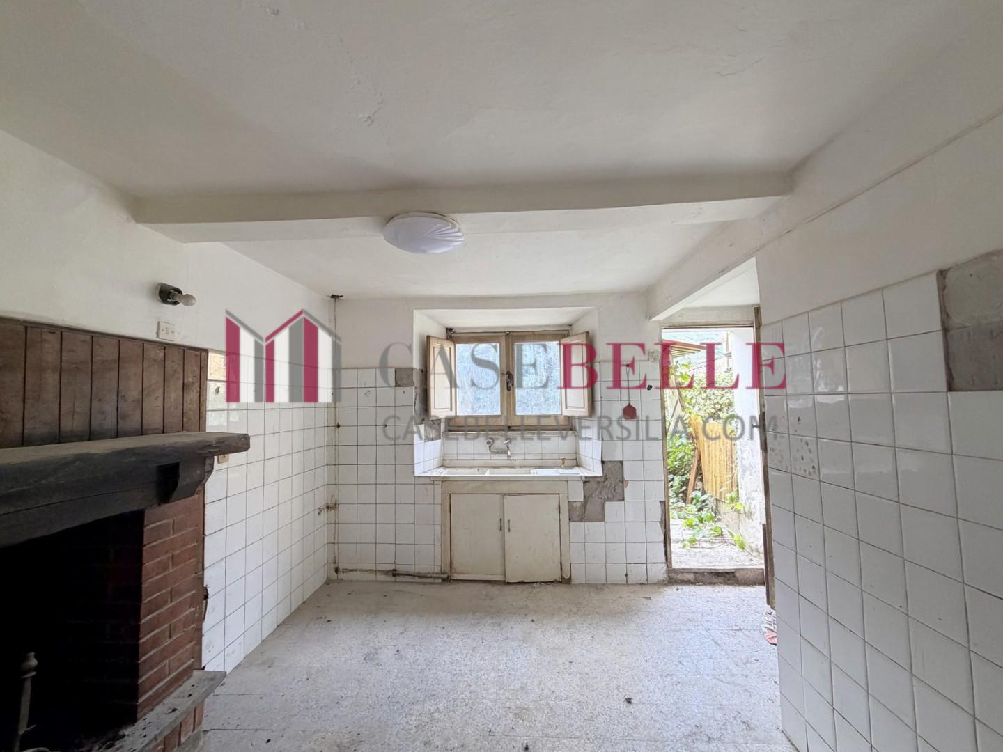 Casa indipendente da ristrutturare, Camaiore montebello
