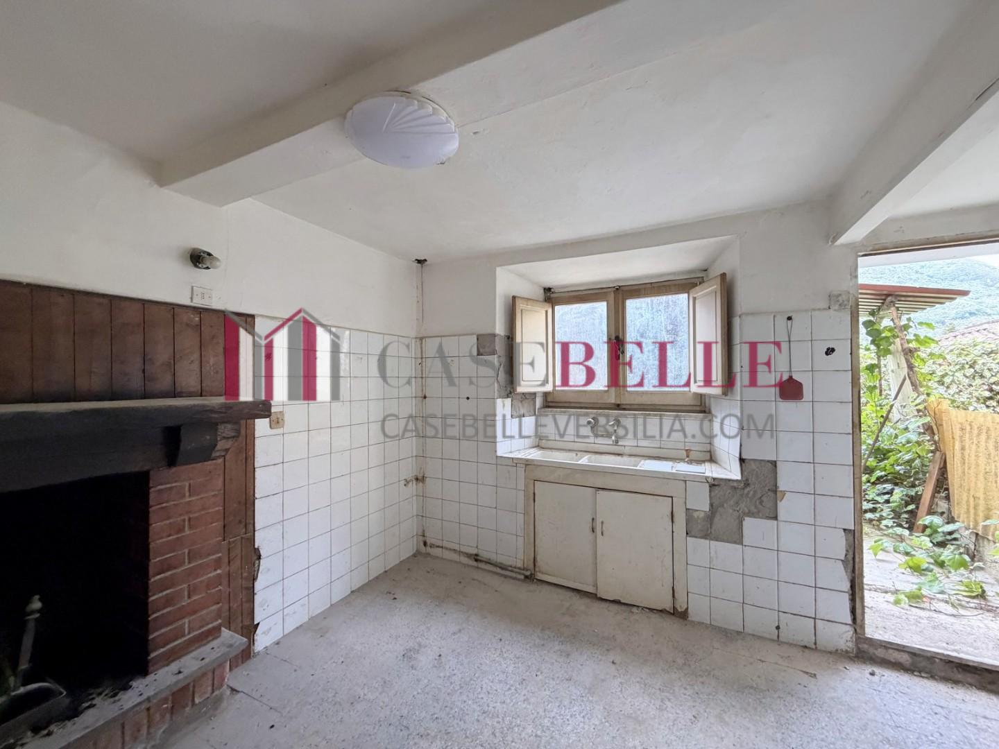 Casa indipendente da ristrutturare, Camaiore montebello