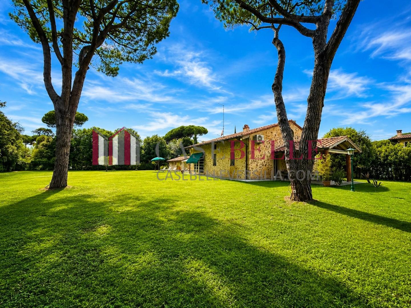 Rustico con giardino, Pietrasanta tonfano