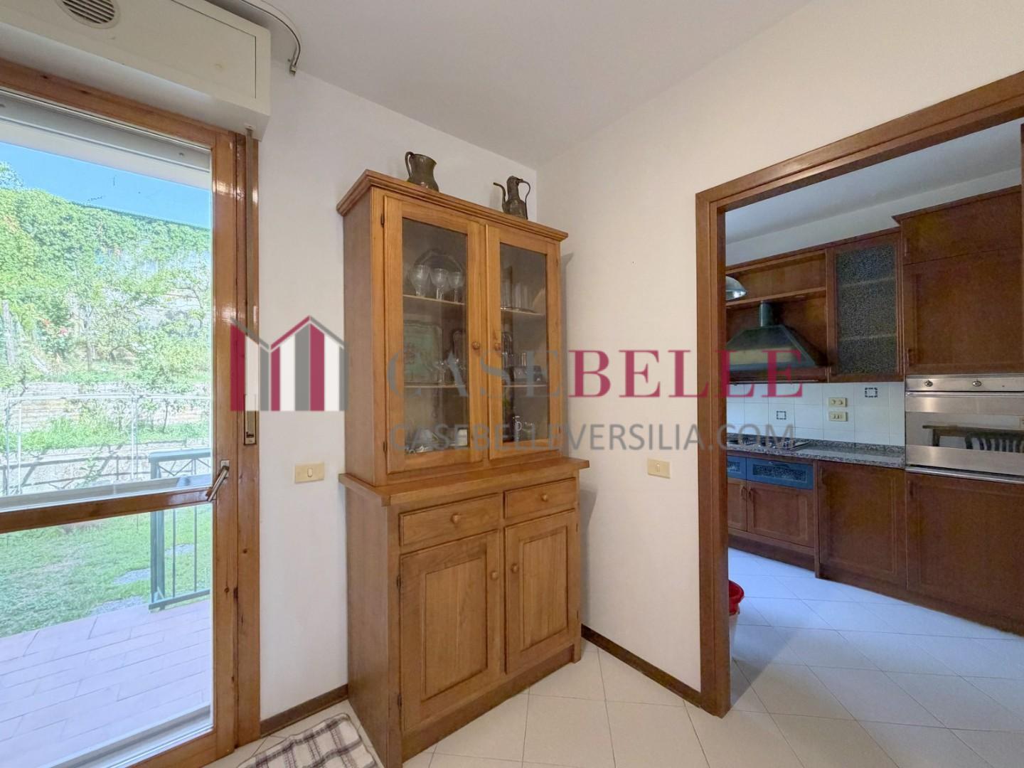 Villa con giardino, Massarosa pian di conca