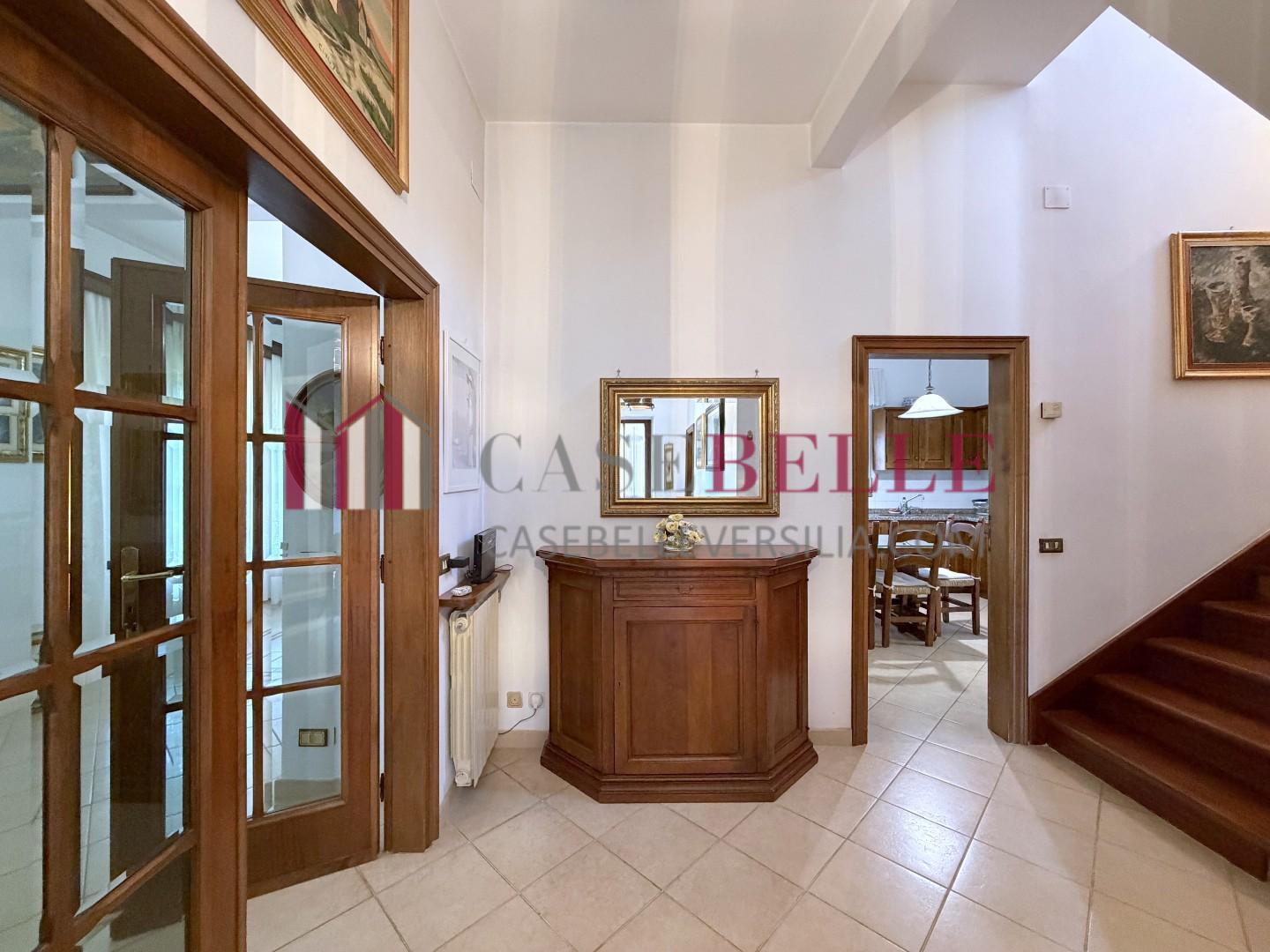 Casa indipendente con giardino, Camaiore citt�