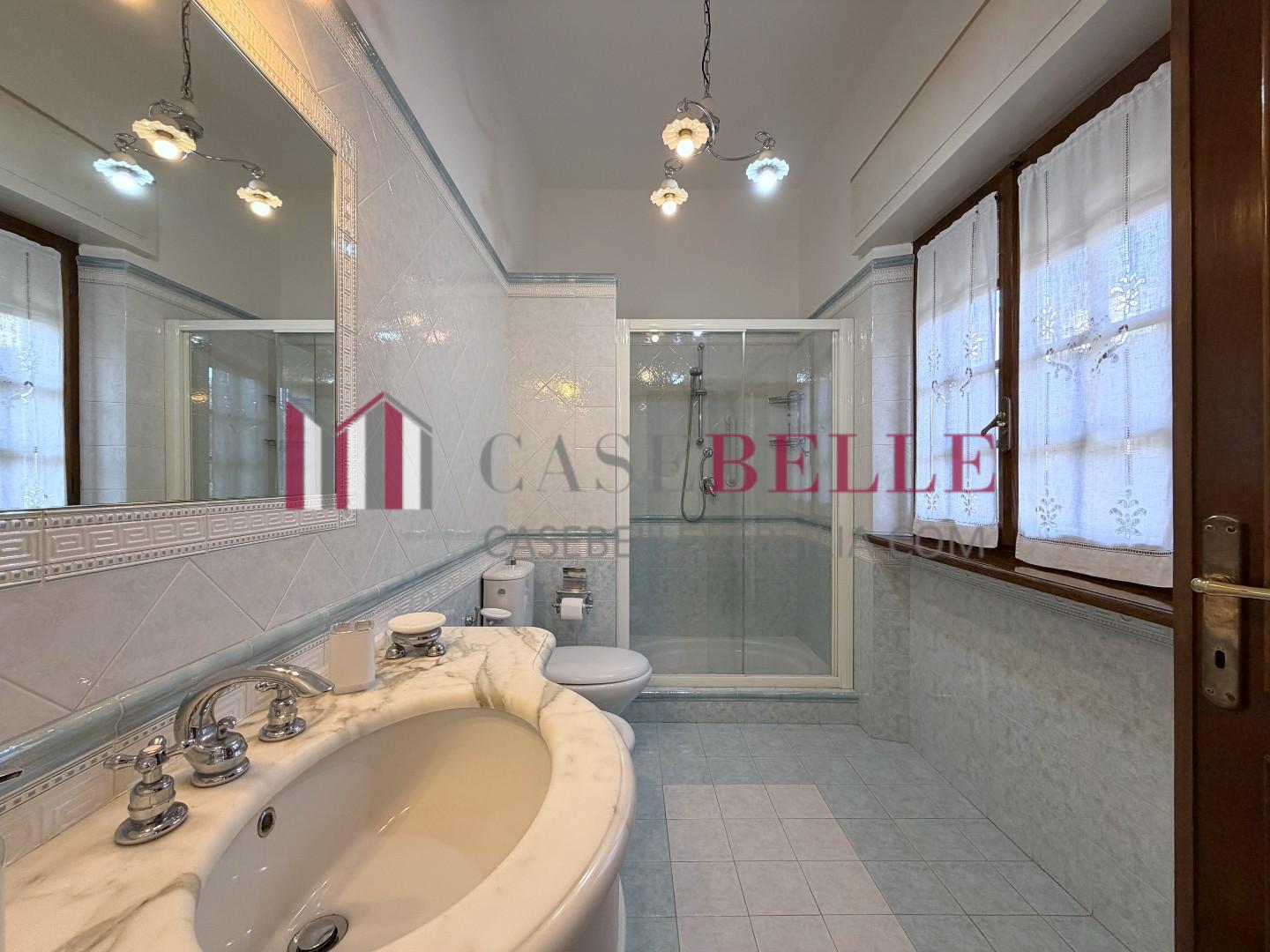 Casa indipendente con giardino, Camaiore citt�