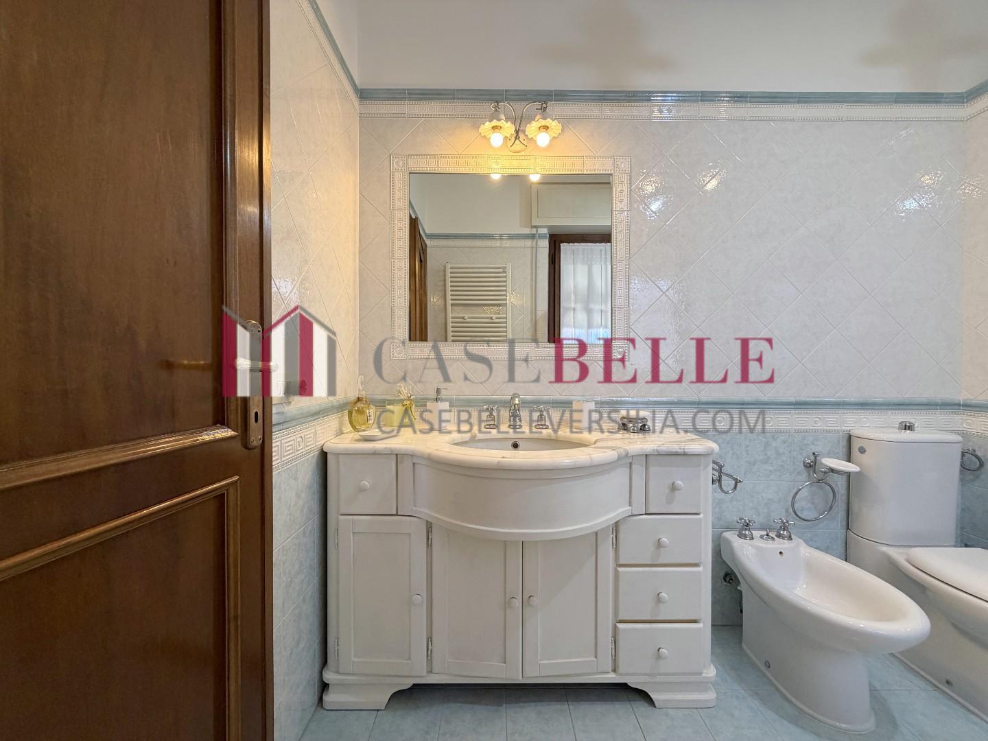 Casa indipendente con giardino, Camaiore citt�