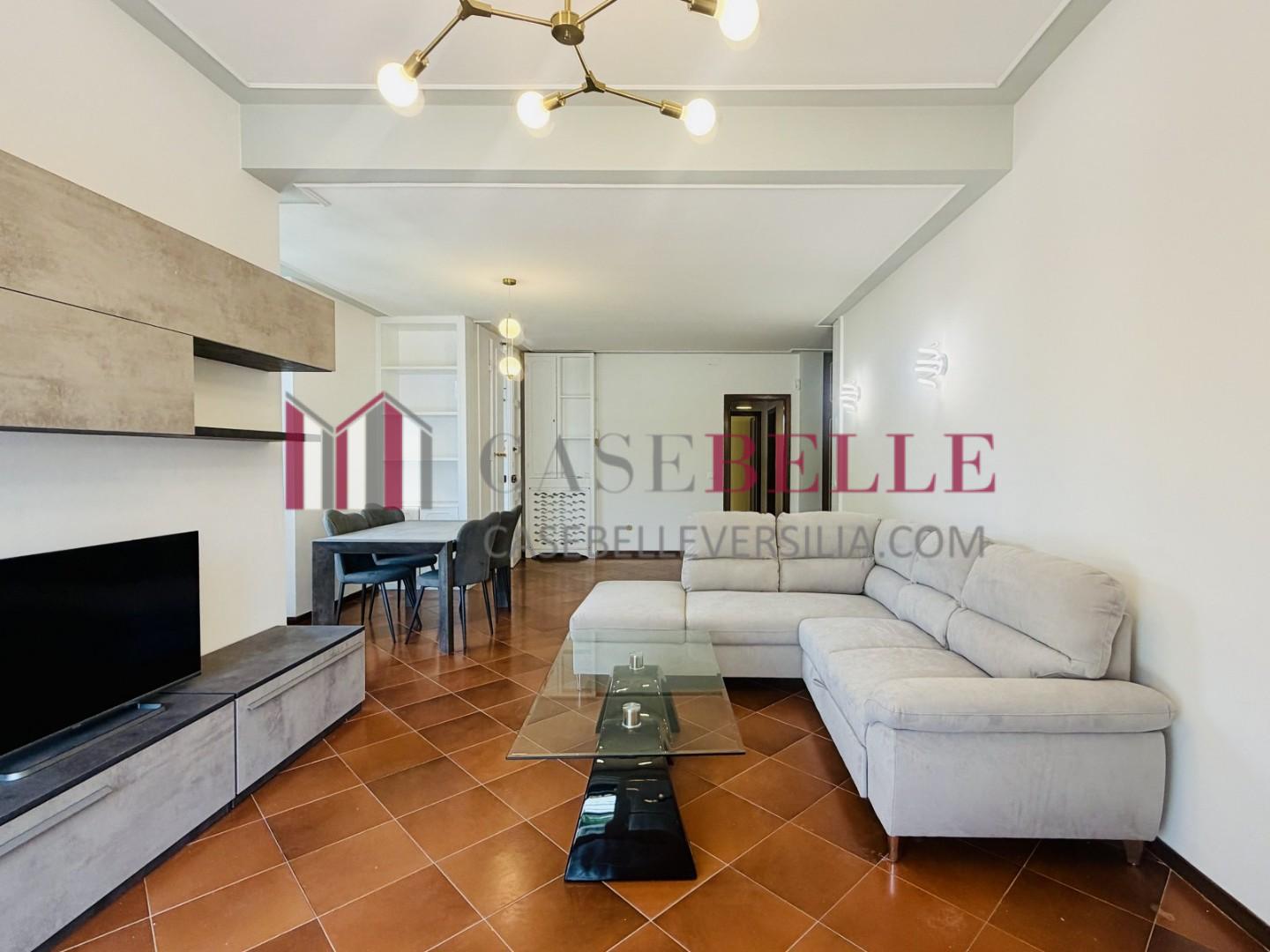 Appartamento con terrazzo, Camaiore lido di