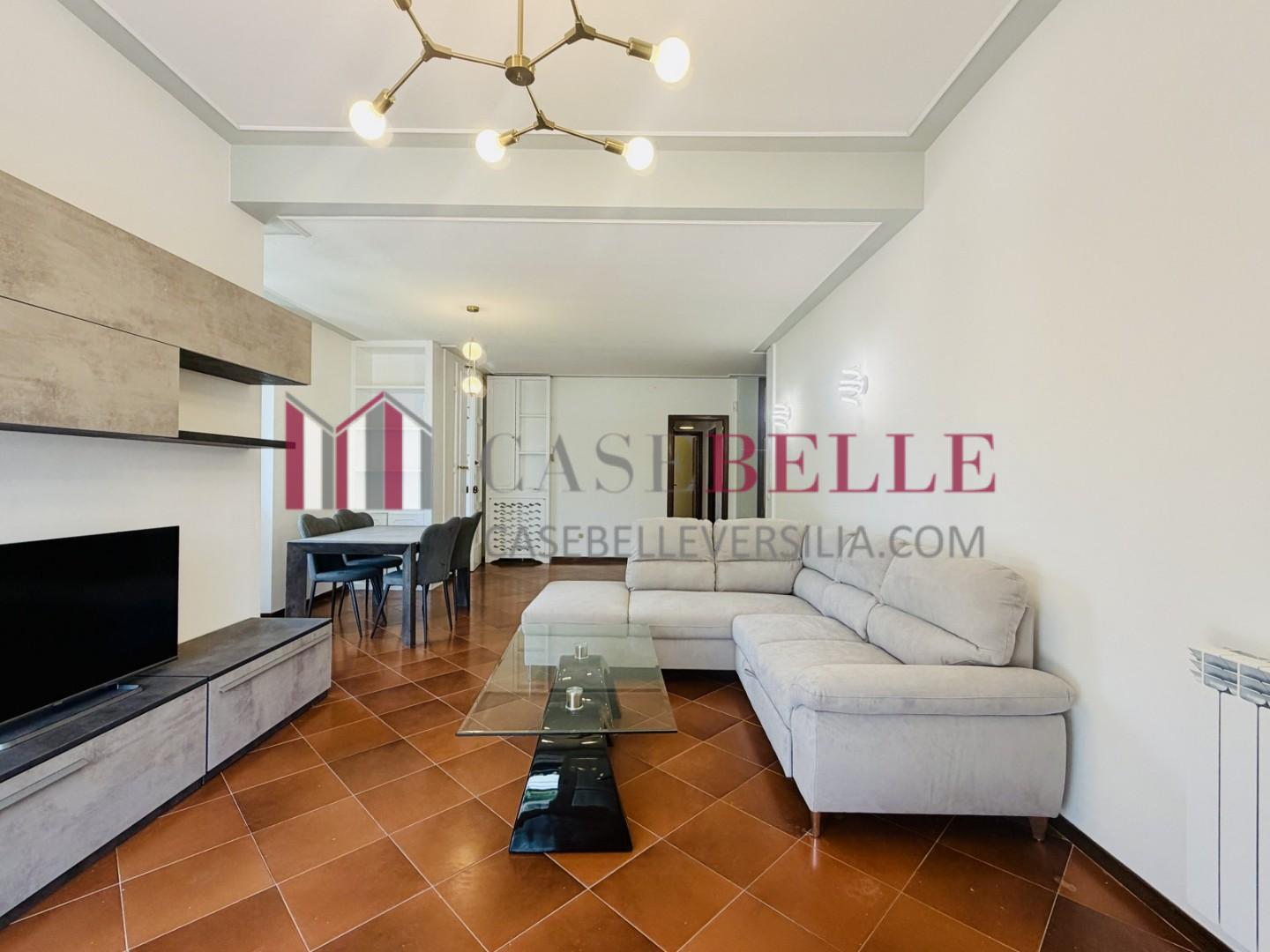 Appartamento con terrazzo, Camaiore lido di