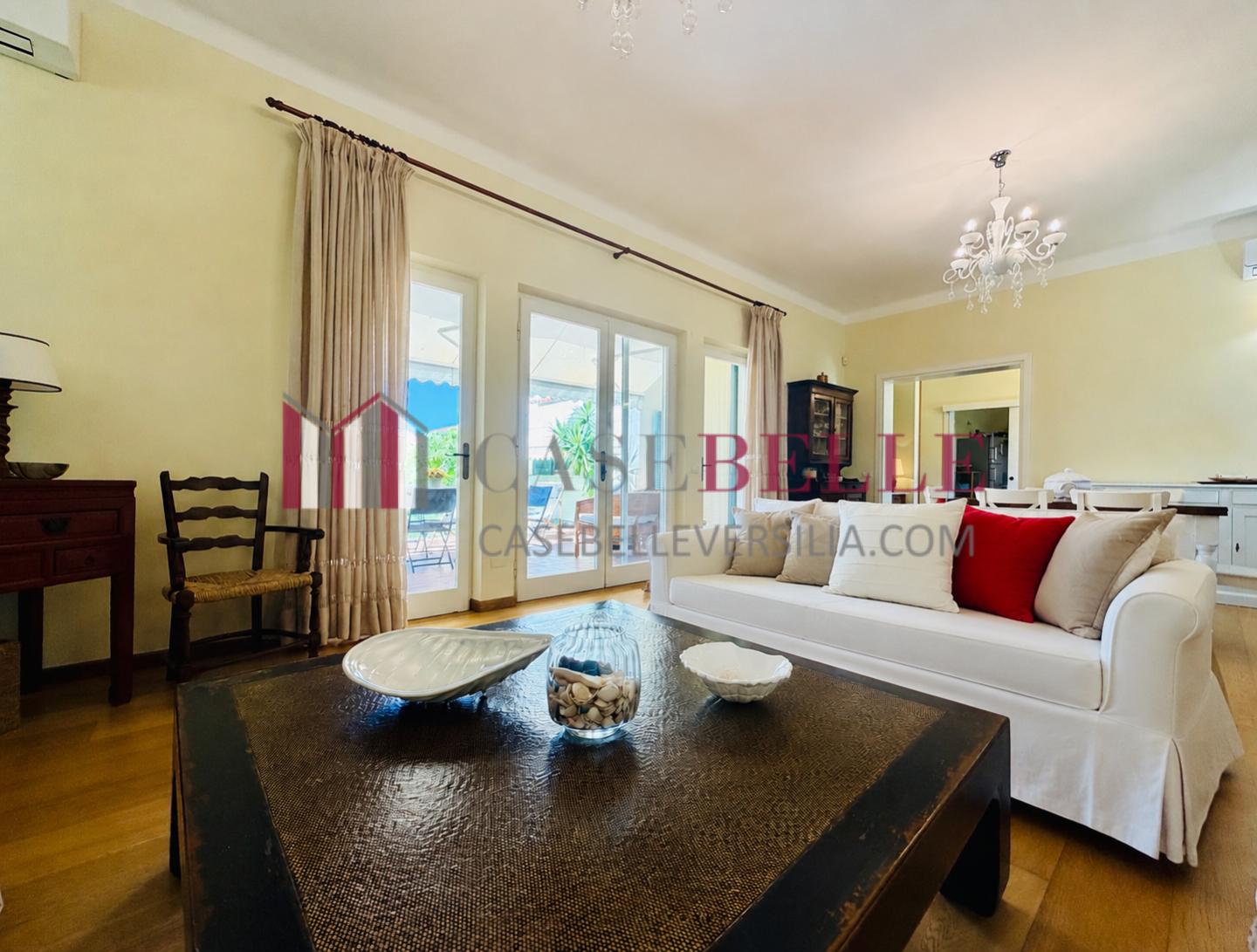Villa arredata in affitto, Forte dei Marmi centro