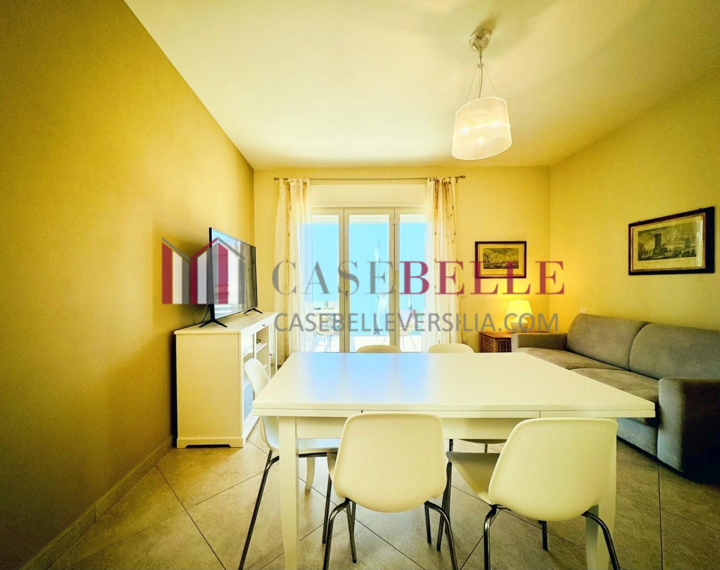 Trilocale arredato in affitto, Camaiore lido di