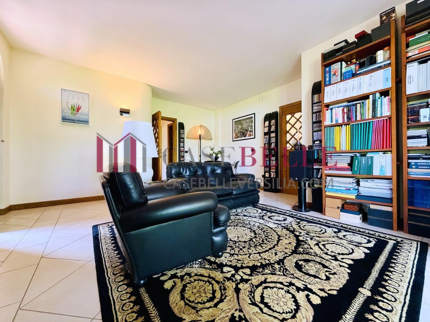 Casa indipendente arredata in affitto, Camaiore lido di