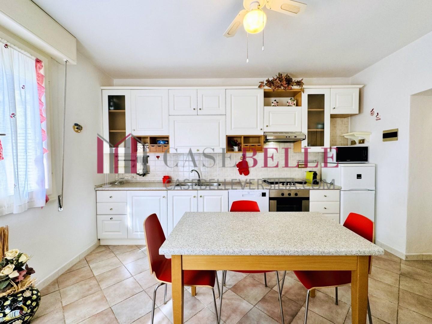 Casa indipendente arredata in affitto, Camaiore lido di