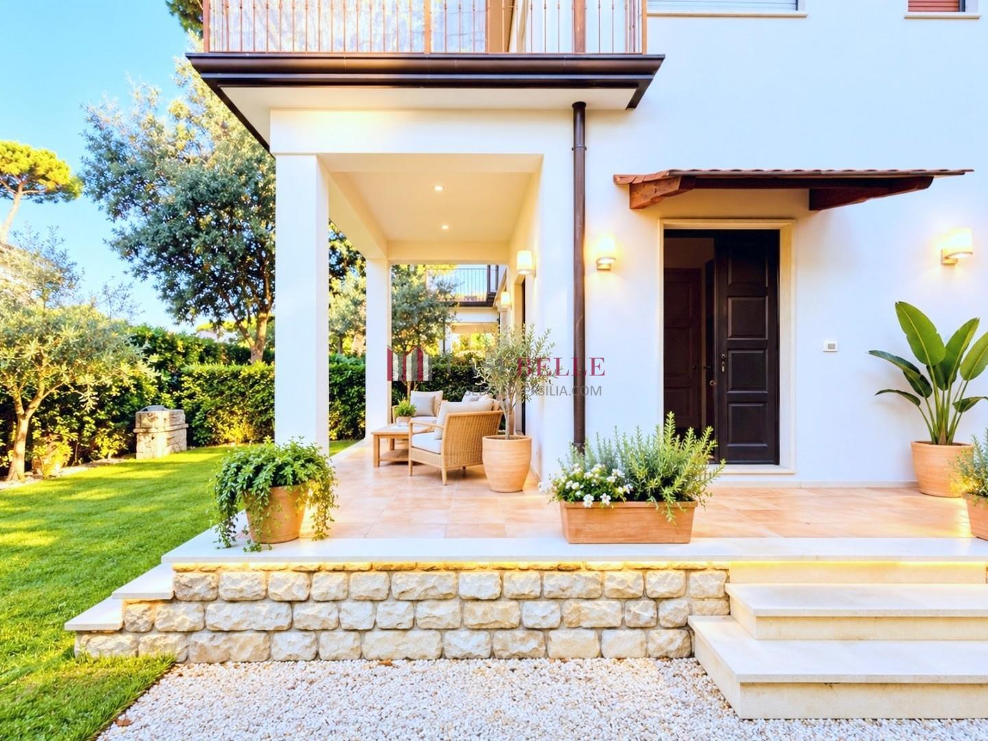 Villa Bifamiliare con giardino, Camaiore lido di