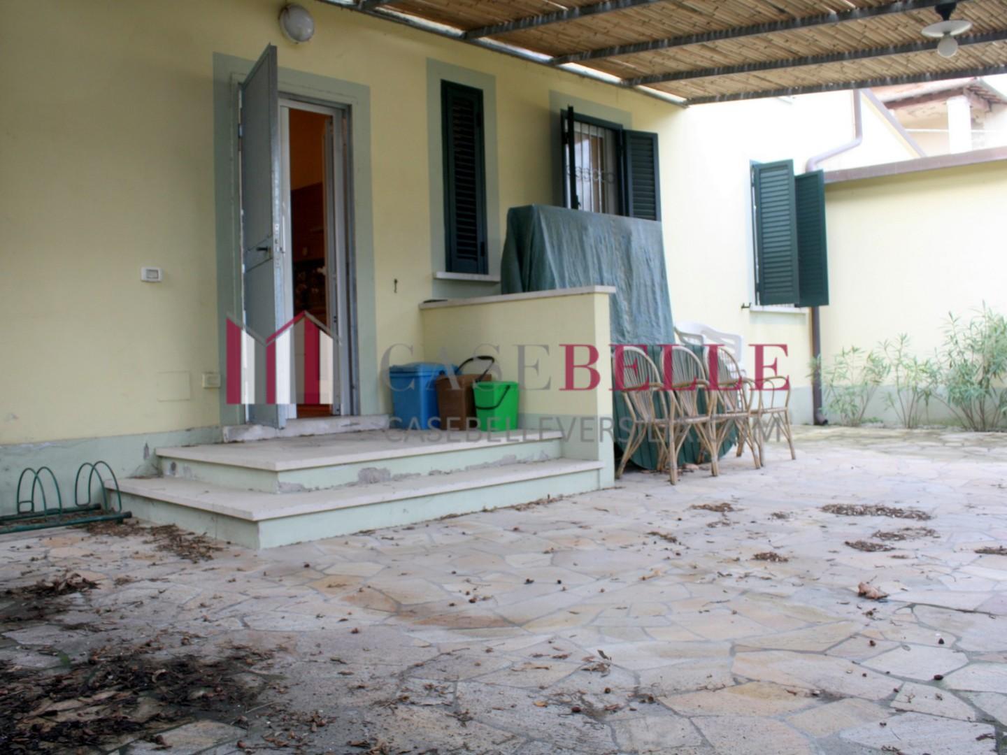 Quadrilocale arredato in affitto, Pietrasanta tonfano