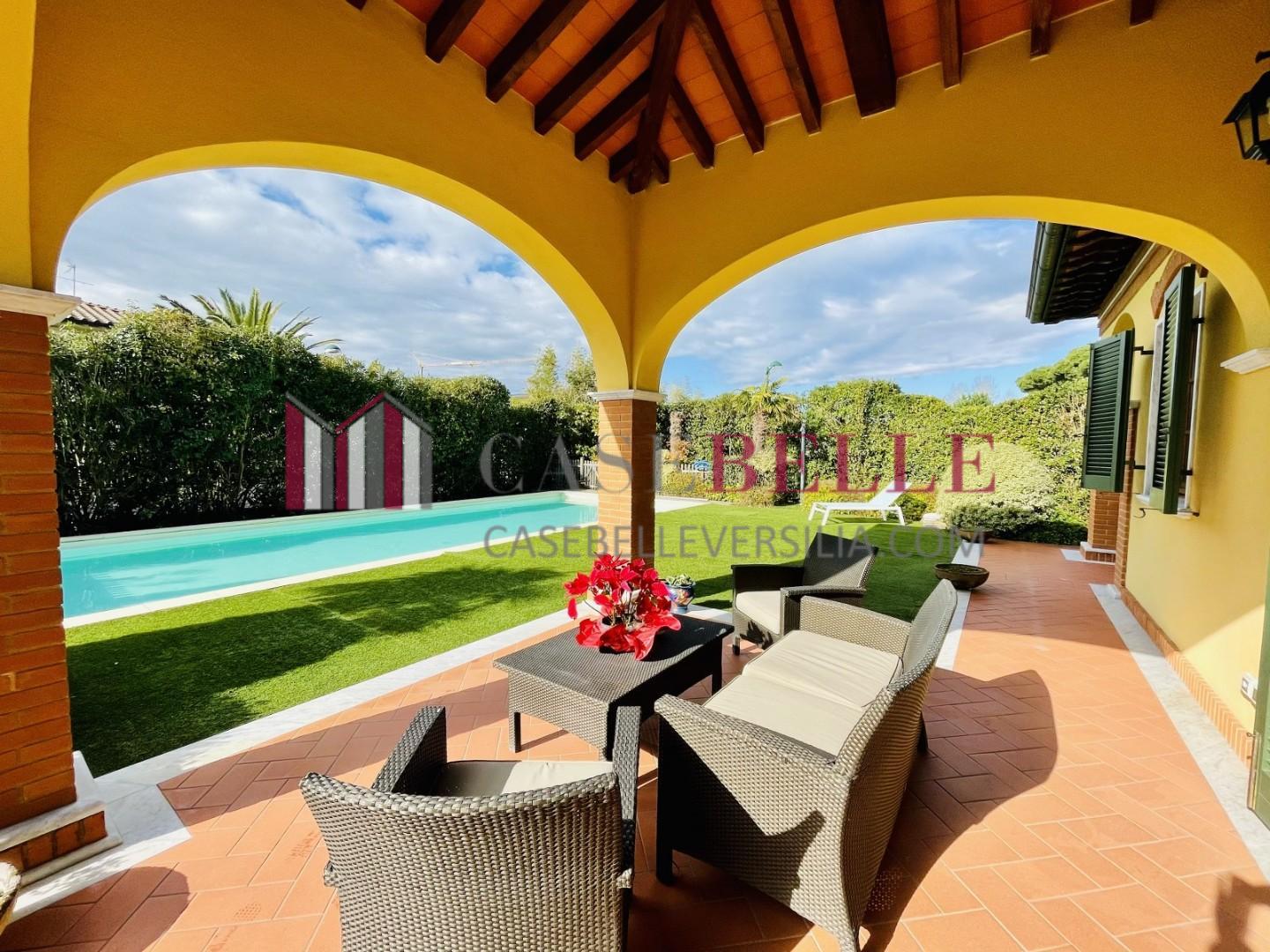 Casa indipendente arredata in affitto, Forte dei Marmi vittoria apuana