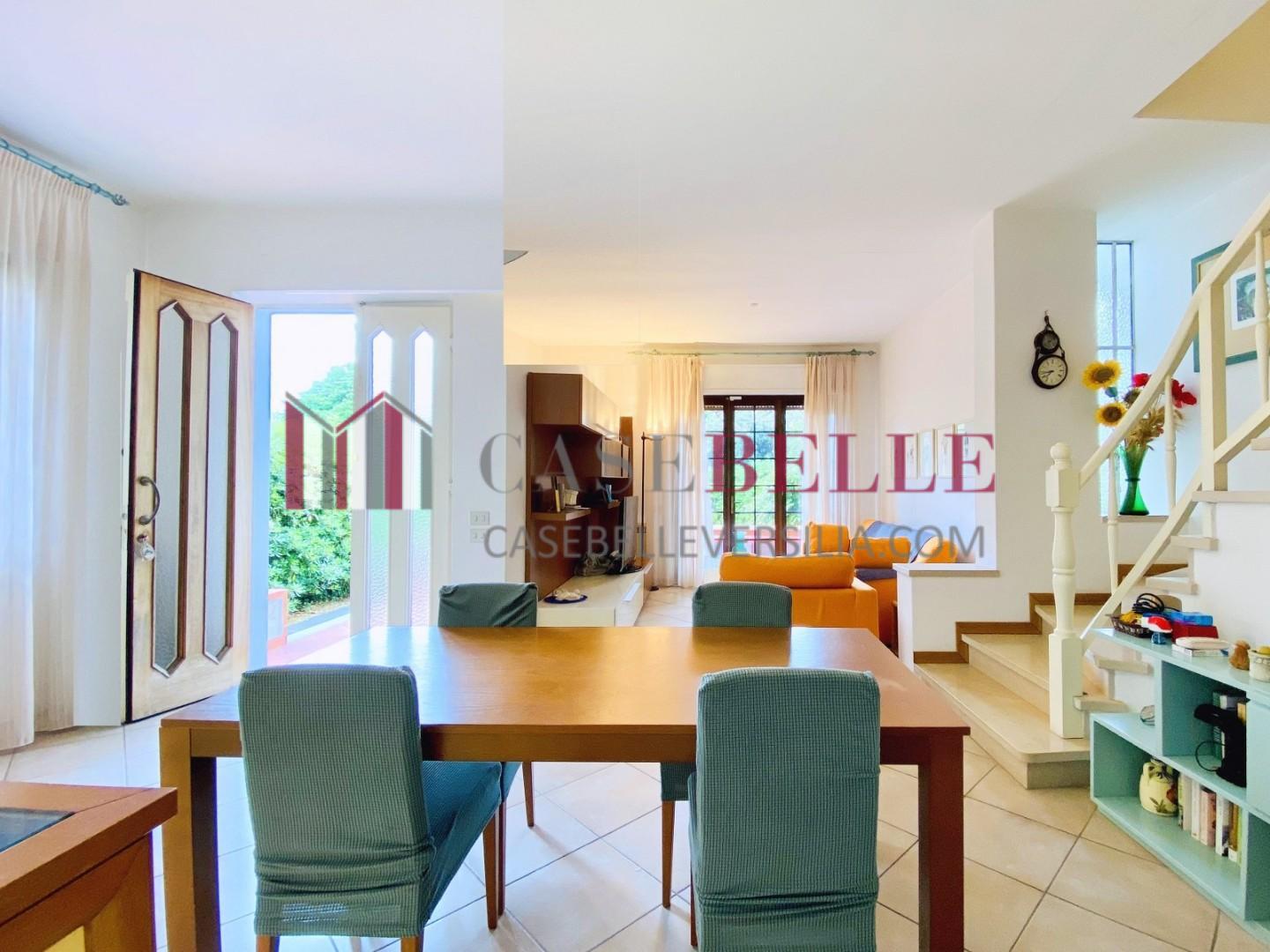 Casa indipendente arredata in affitto, Pietrasanta fiumetto