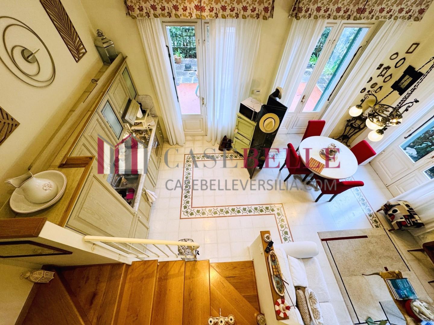 Casa indipendente arredata in affitto, Pietrasanta fiumetto