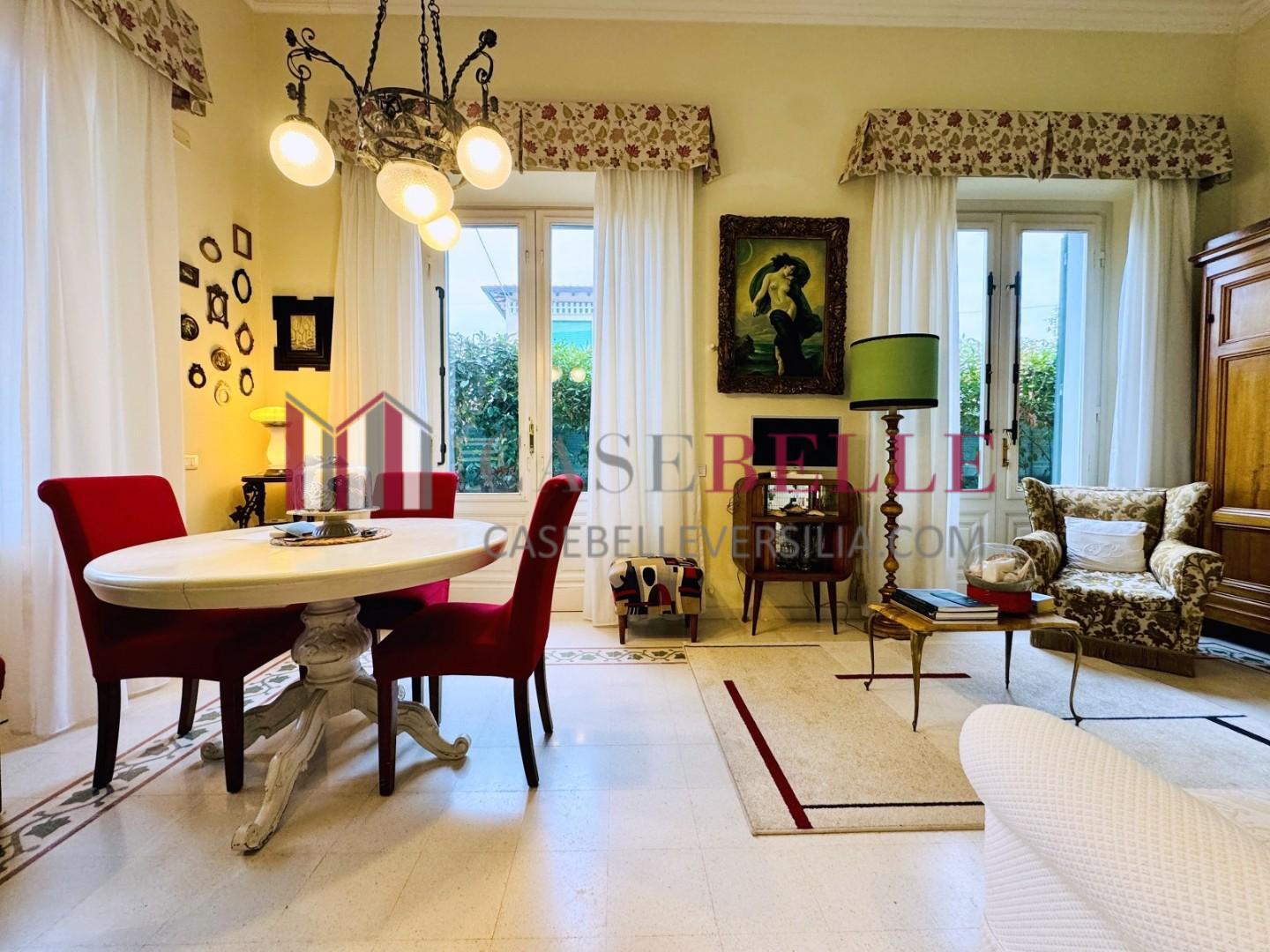 Casa indipendente arredata in affitto, Pietrasanta fiumetto