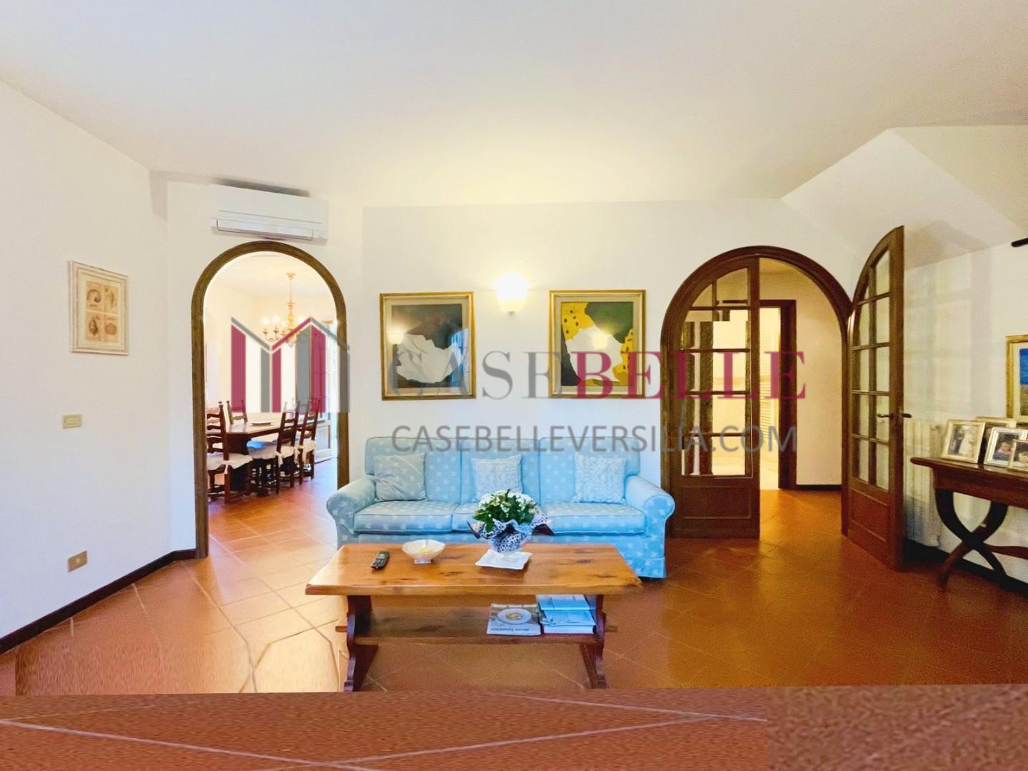 Villa Bifamiliare arredata in affitto a Forte dei Marmi