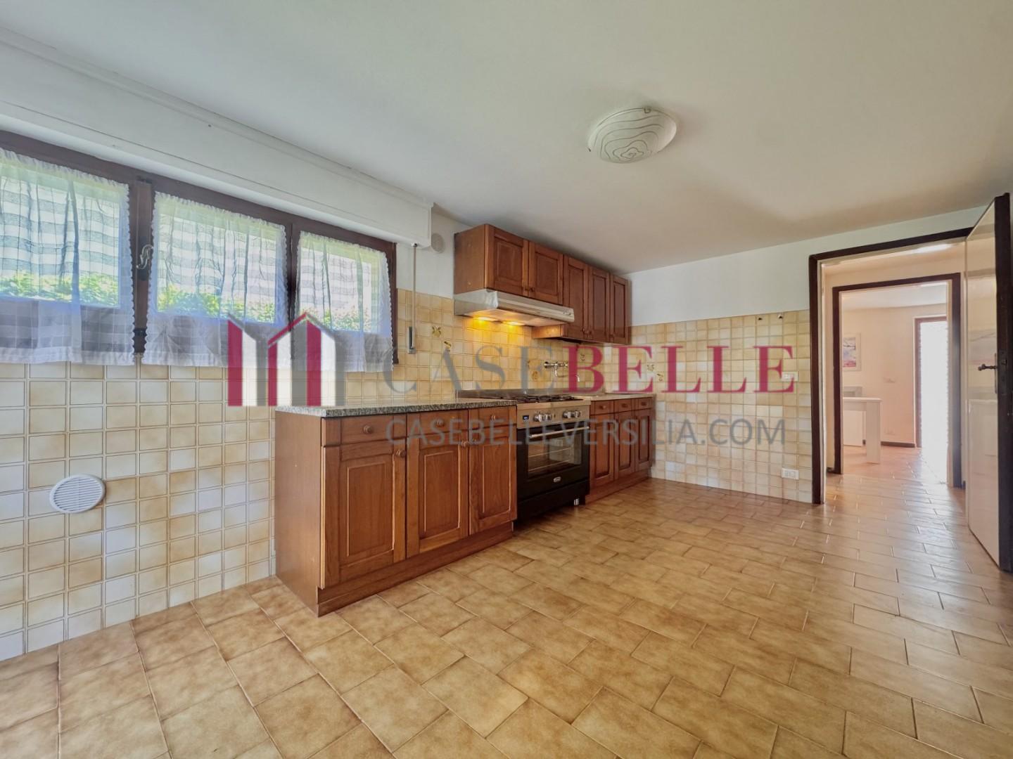 Villa Bifamiliare arredata in affitto, Pietrasanta macelli