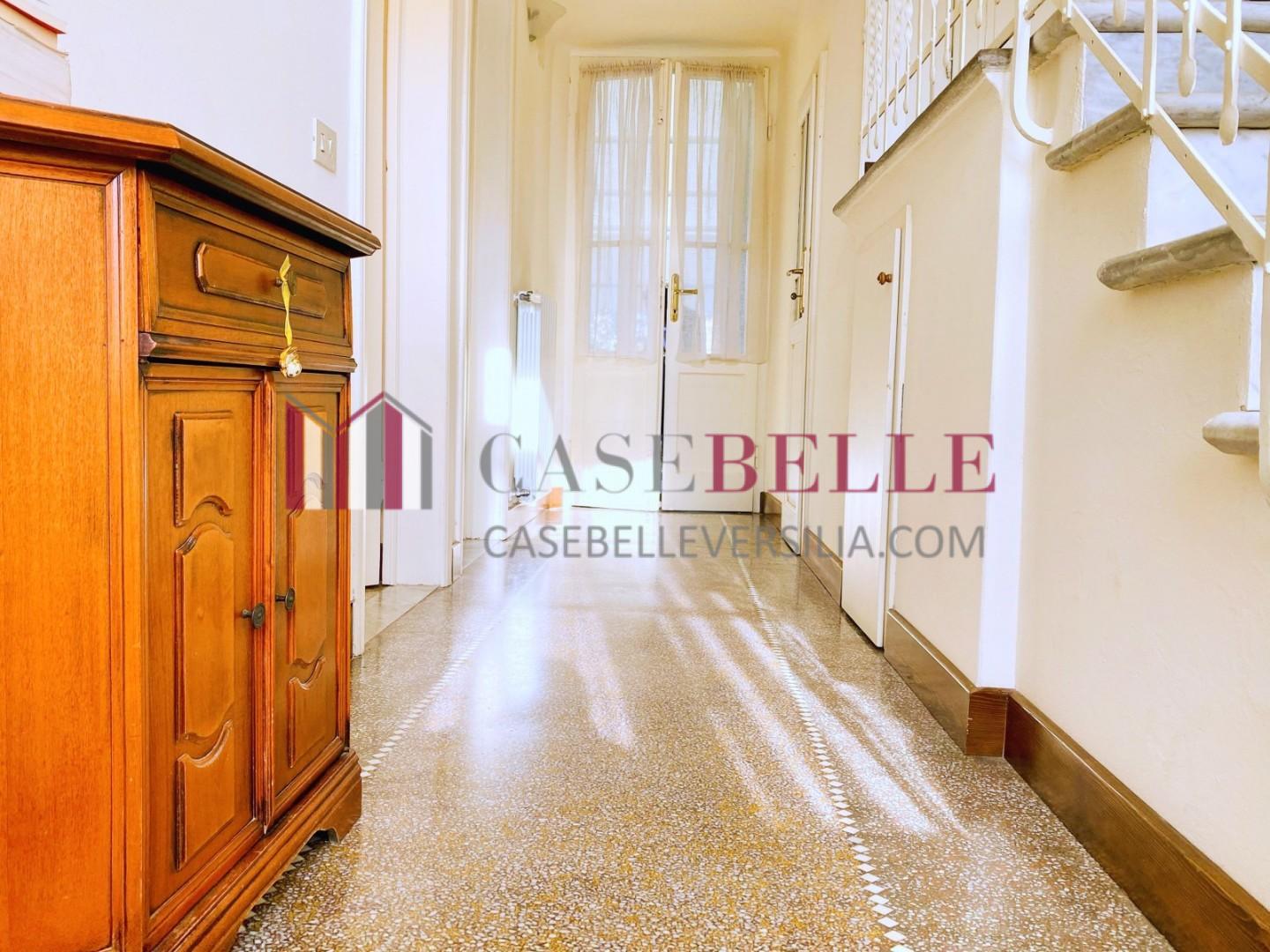 Quadrilocale arredato in affitto, Pietrasanta tonfano
