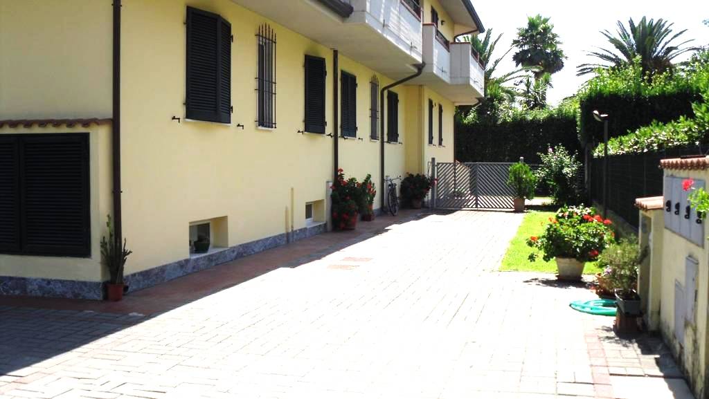 Villette a schiera in affitto a Massa, Marina di Massa