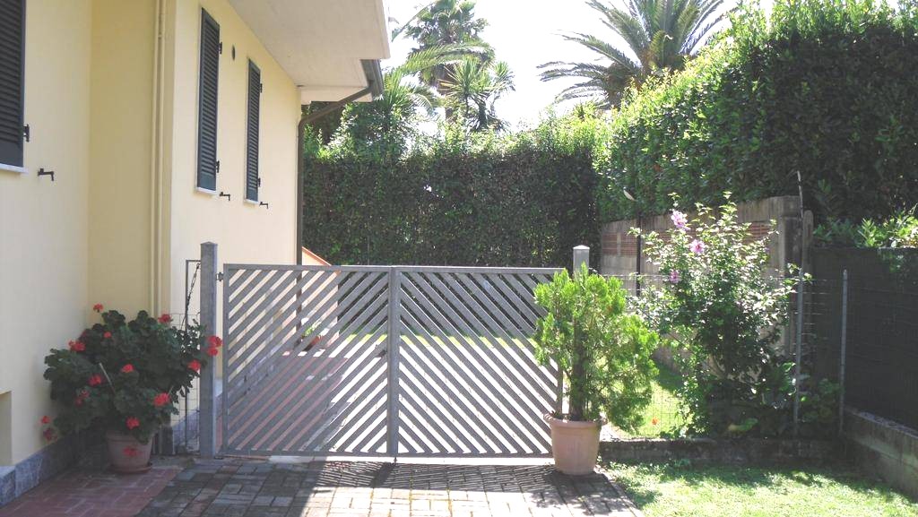 Villette a schiera in affitto a Massa, Marina di Massa