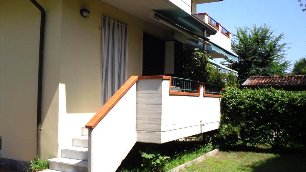 Villette a schiera in affitto a Massa, Marina di Massa